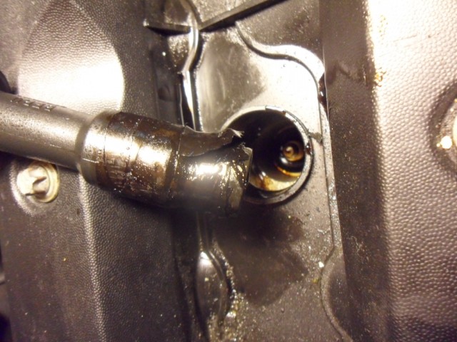 Spark Plug Well No1.JPG